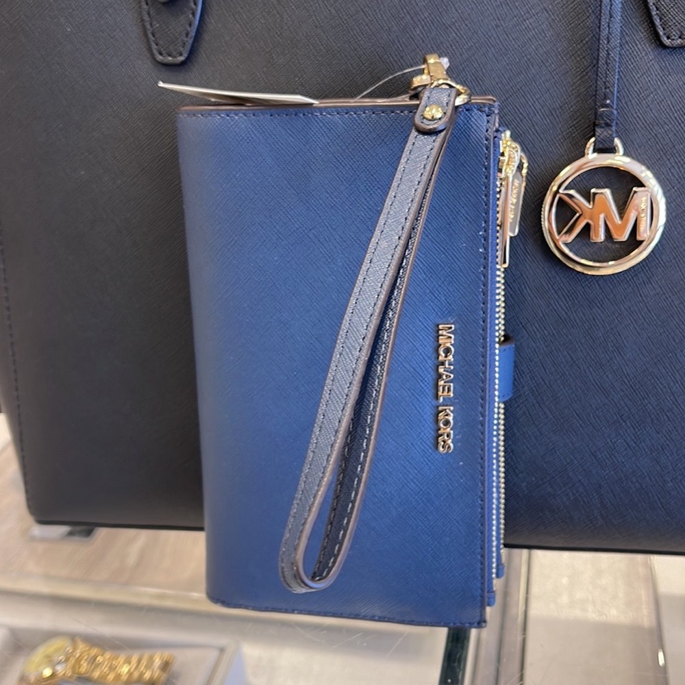 MICHAEL KORS LARGE DOUBLE ZIP WRISTLET WALLET PHONE CASE 
Navy 
NWT - Picture 15 of 16